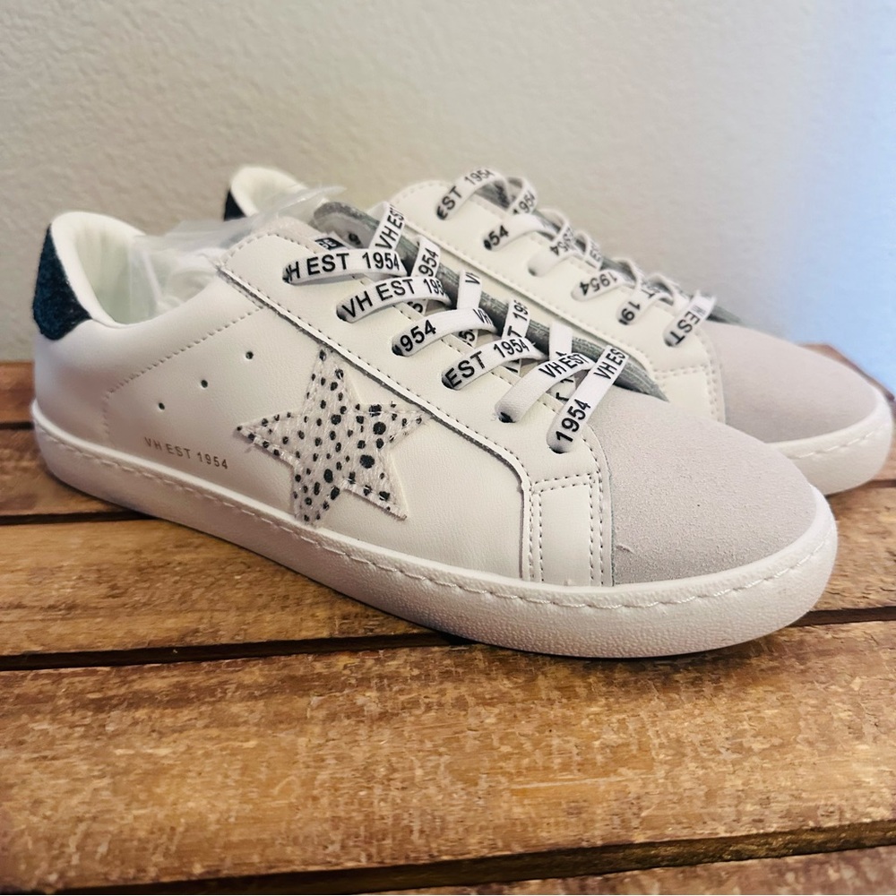 Vintage Havana White Sneakers with‎ Star Detail